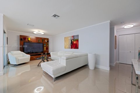 House in Miami, Florida 3 bedrooms, 129.78 sq.m. № 2070842 - photo 5
