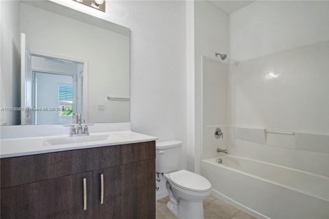 Casa en venta en Lauderhill, Florida, 3 dormitorios, 138.98 m2 № 1887645 - foto 14