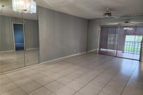 Condo in Margate, Florida, 2 bedrooms  № 2086328 - photo 8