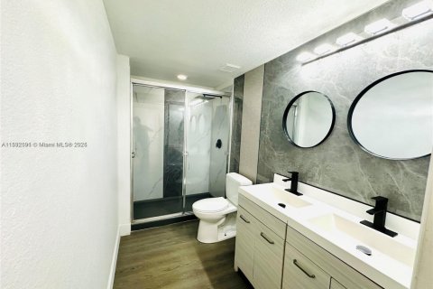 Condo in Riviera Beach, Florida, 2 bedrooms  № 1811957 - photo 2