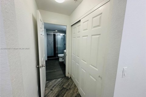 Condo in Riviera Beach, Florida, 2 bedrooms  № 1811957 - photo 13