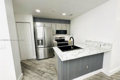 Condo in Riviera Beach, Florida, 2 bedrooms  № 1811957 - photo 1