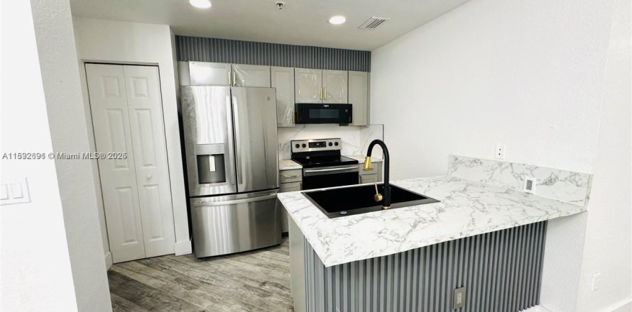 Condo in Riviera Beach, Florida, 2 bedrooms № 1811957