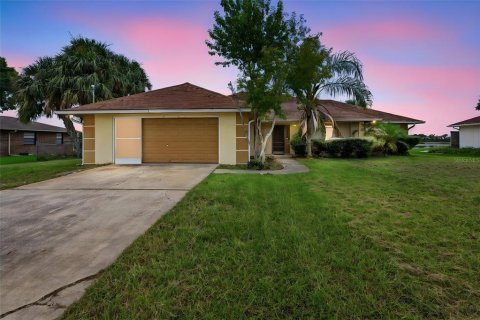 Casa en Deltona, Florida 3 dormitorios, 149.67 m2 № 2364000