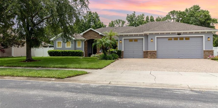 House in Oviedo, Florida 4 bedrooms, 227.42 sq.m. № 1787974