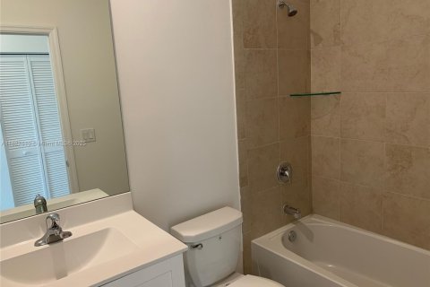 Купить таунхаус в Майами, Флорида 3 спальни, 137.96м2, № 1798969 - фото 23
