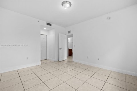Appartement à louer à Hialeah, Floride: 2 chambres, 74.32 m2 № 1891760 - photo 17
