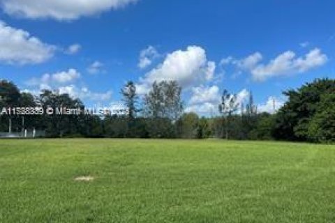 Land in Weston, Florida № 1478397 - photo 1