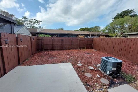 Villa ou maison à vendre à Pembroke Pines, Floride: 2 chambres, 84.54 m2 № 1994206 - photo 14