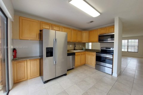 Villa ou maison à vendre à Pembroke Pines, Floride: 2 chambres, 84.54 m2 № 1994206 - photo 7