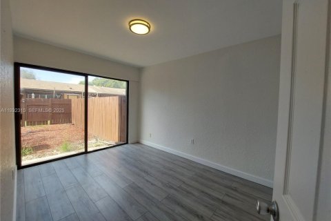 Villa ou maison à vendre à Pembroke Pines, Floride: 2 chambres, 84.54 m2 № 1994206 - photo 10