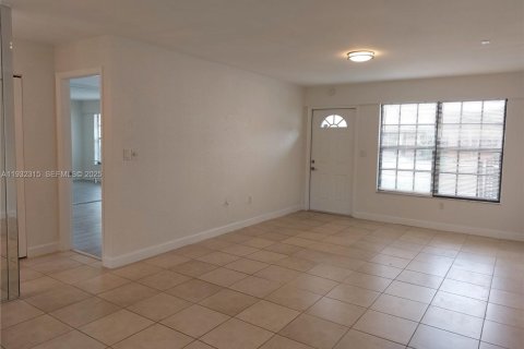 Villa ou maison à vendre à Pembroke Pines, Floride: 2 chambres, 84.54 m2 № 1994206 - photo 6