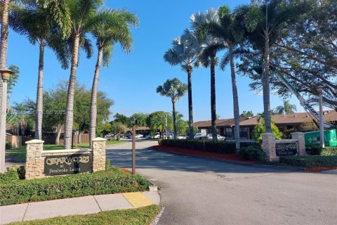 Villa ou maison à Pembroke Pines, Floride 2 chambres, 84.54 m2 № 1994206