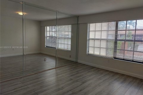 Villa ou maison à vendre à Pembroke Pines, Floride: 2 chambres, 84.54 m2 № 1994206 - photo 8