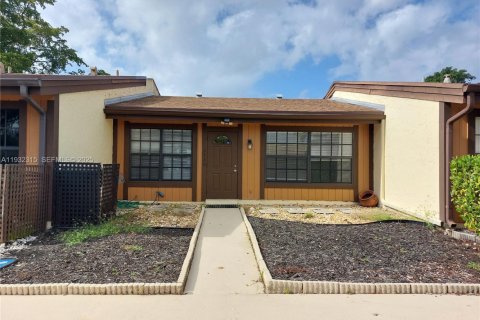 Villa ou maison à vendre à Pembroke Pines, Floride: 2 chambres, 84.54 m2 № 1994206 - photo 2