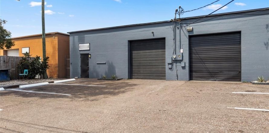 Immobilier commercial à Saint Petersburg, Floride 538.46 m2 № 2388750