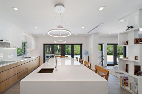 Casa en alquiler en Coral Gables, Florida, 5 dormitorios, 321.81 m2 № 2076149 - foto 6
