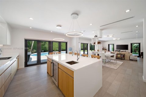 Casa en alquiler en Coral Gables, Florida, 5 dormitorios, 321.81 m2 № 2076149 - foto 7