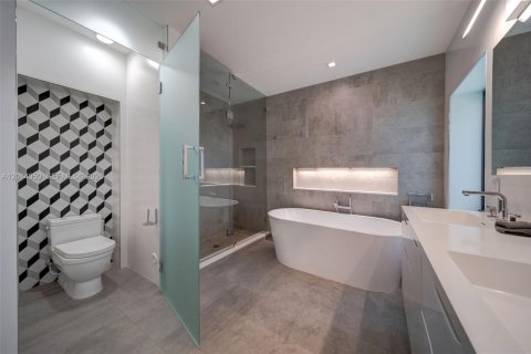 Casa en alquiler en Coral Gables, Florida, 5 dormitorios, 321.81 m2 № 2076149 - foto 15