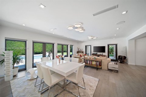 Casa en alquiler en Coral Gables, Florida, 5 dormitorios, 321.81 m2 № 2076149 - foto 9