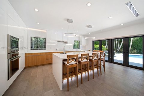 Casa en alquiler en Coral Gables, Florida, 5 dormitorios, 321.81 m2 № 2076149 - foto 5
