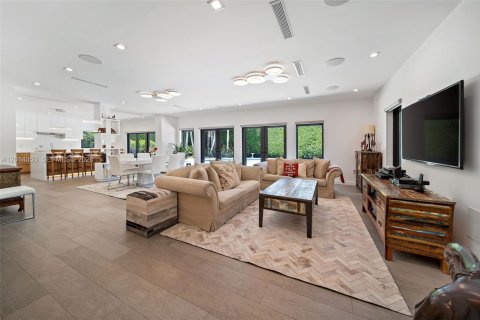 Casa en alquiler en Coral Gables, Florida, 5 dormitorios, 321.81 m2 № 2076149 - foto 11
