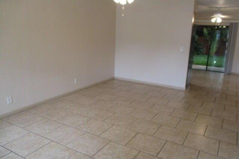 Townhouse in Palm Beach Gardens, Florida 2 bedrooms, 92.72 sq.m. № 2179604 - photo 2