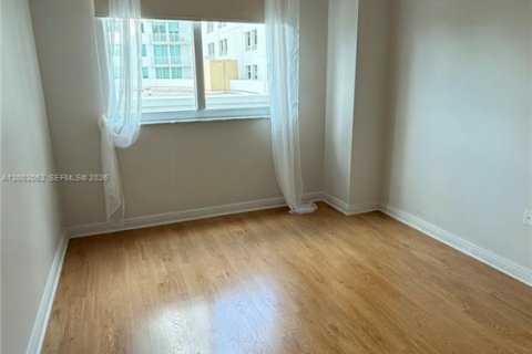 Condo in Hallandale Beach, Florida, 2 bedrooms  № 2170299 - photo 5
