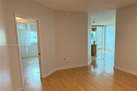 Condo in Hallandale Beach, Florida, 2 bedrooms  № 2170299 - photo 3