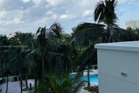Condo in Hallandale Beach, Florida, 2 bedrooms  № 2170299 - photo 11