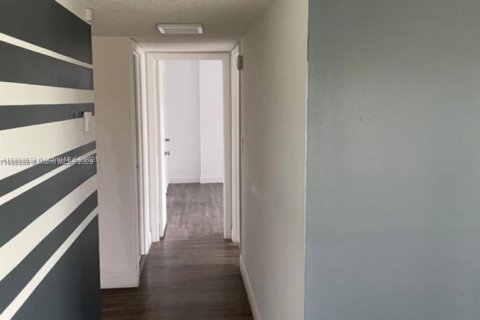 Condo in Lauderhill, Florida, 2 bedrooms  № 1697646 - photo 7