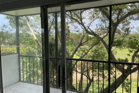 Condo in Lauderhill, Florida, 2 bedrooms  № 1697646 - photo 17