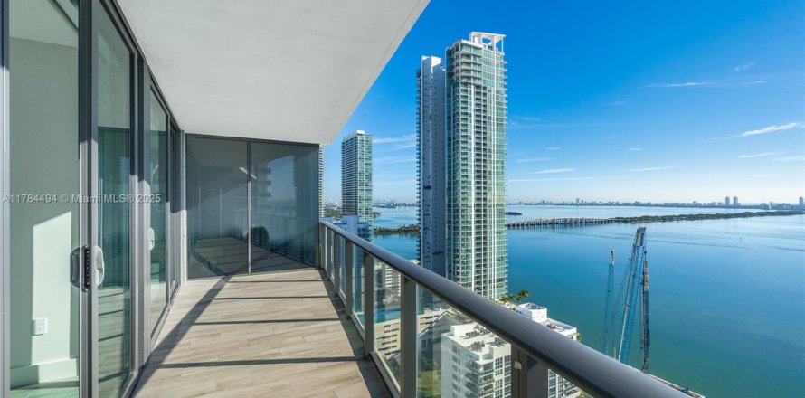 Кондоминиум с 2 спальнями в Майами, Флорида № 2016647