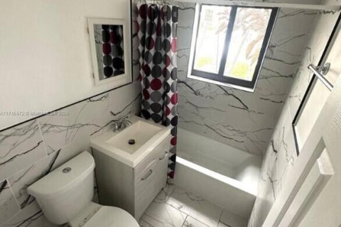 Купить коммерческую недвижимость в Майами-Бич, Флорида 394.28м2, № 2083714 - фото 11