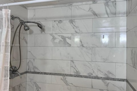 Снять в аренду квартиру в Норт-Бей-Виллидж, Флорида 1 спальня, 98.2м2, № 1947432 - фото 27