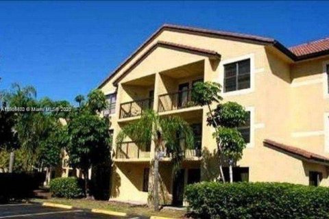 Condo in Pompano Beach, Florida, 1 bedroom  № 1741311 - photo 1