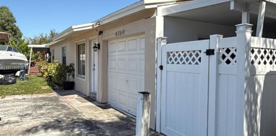 Villa ou maison à Fort Lauderdale, Floride 3 chambres, 111.11 m2 № 1756485