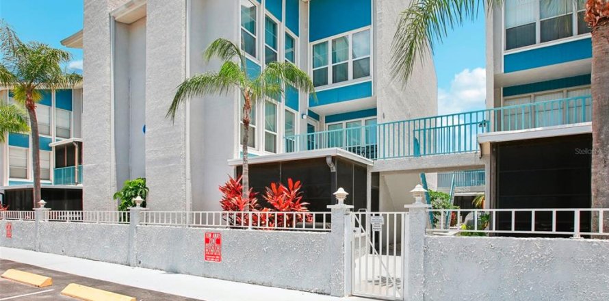 Condominio en Madeira Beach, Florida, 2 dormitorios № 1560470