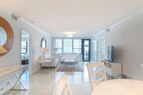 Купить кондоминиум в Майами-Бич, Флорида 3 комнаты, 89.19м2, № 2083689 - фото 3