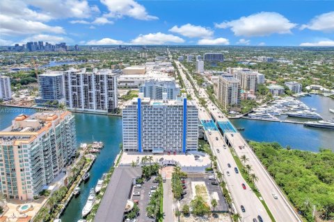 Copropriété à vendre à Fort Lauderdale, Floride: 2 chambres, 139.07 m2 № 2173277 - photo 4