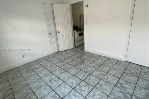 House in Hallandale Beach, Florida 1 bedroom, 37.16 sq.m. № 1986434 - photo 2