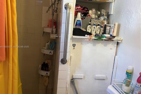 House in Hallandale Beach, Florida 1 bedroom, 37.16 sq.m. № 1986434 - photo 11