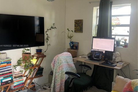 House in Hallandale Beach, Florida 1 bedroom, 37.16 sq.m. № 1986434 - photo 8