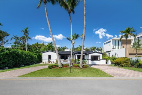Casa en Miami Beach, Florida 4 dormitorios, 233.84 m2 № 2076913