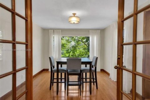 Casa en alquiler en Miami Beach, Florida, 4 dormitorios, 233.84 m2 № 2076913 - foto 7