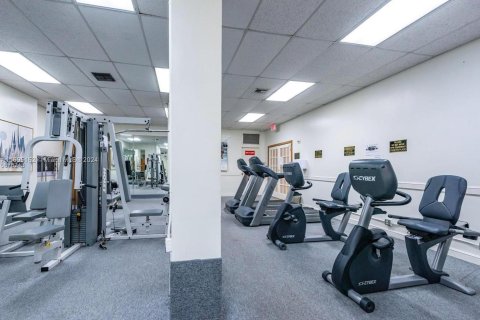 Condo in Hollywood, Florida, 3 bedrooms  № 1811679 - photo 19