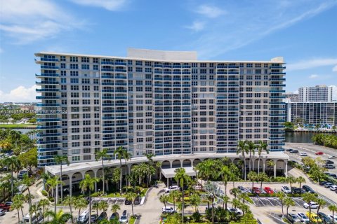 Condo in Hollywood, Florida, 3 bedrooms  № 1811679 - photo 22