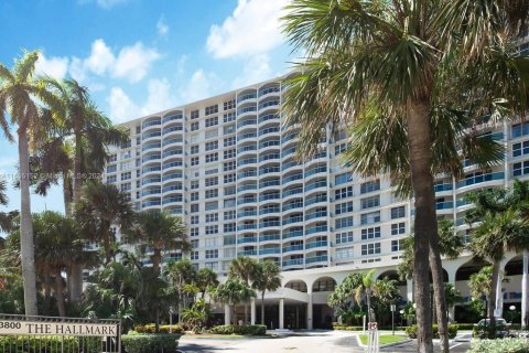 Condo in Hollywood, Florida, 3 bedrooms  № 1811679 - photo 1