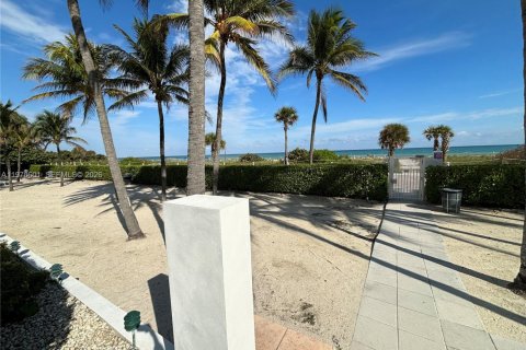 Copropriété à vendre à Miami Beach, Floride: 2 chambres, 89.56 m2 № 2041753 - photo 8