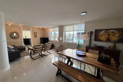 Copropriété à vendre à Miami Beach, Floride: 2 chambres, 89.56 m2 № 2041753 - photo 17